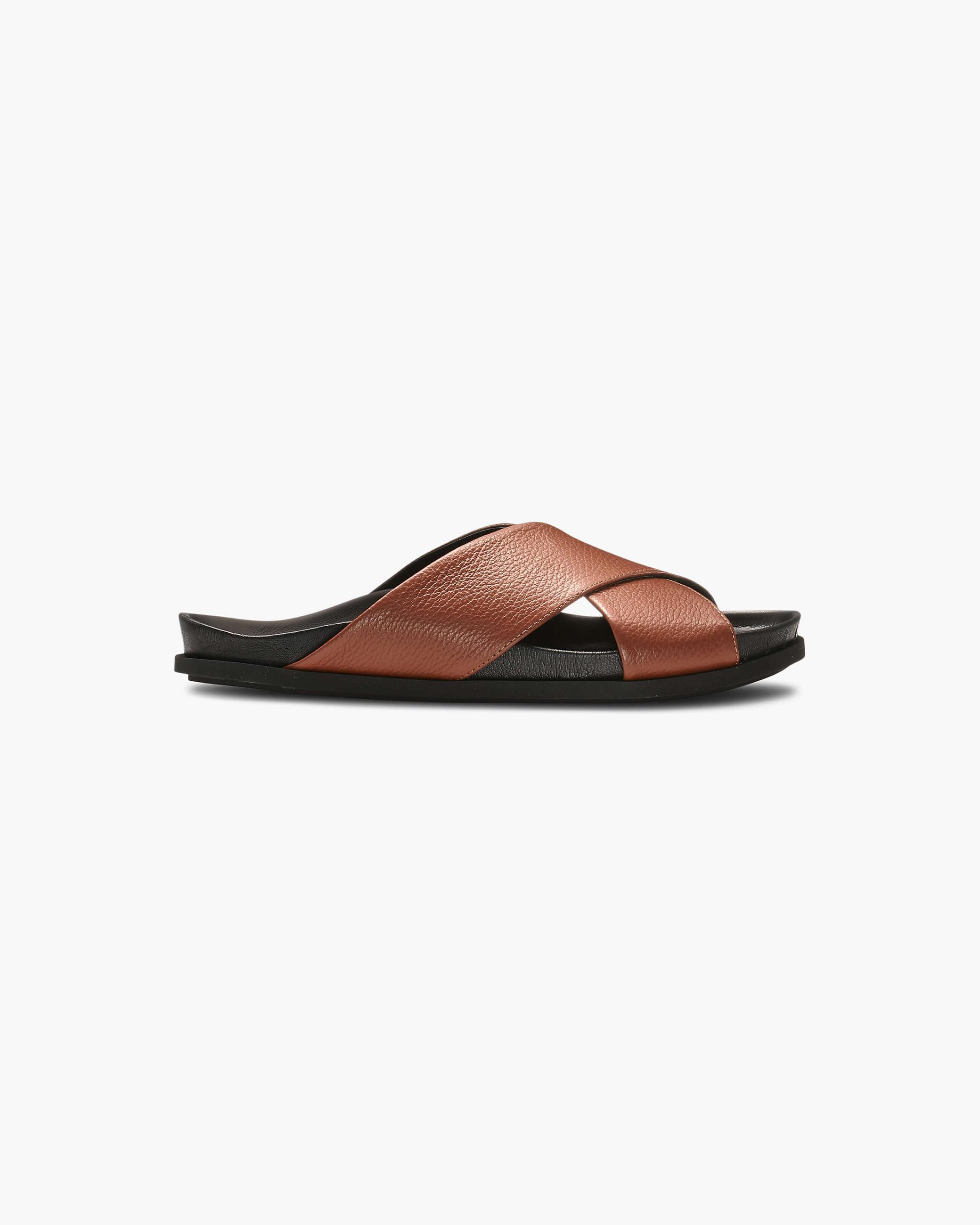 Brown Men's Inuikii Crossed Slippers | CDAJ-23864