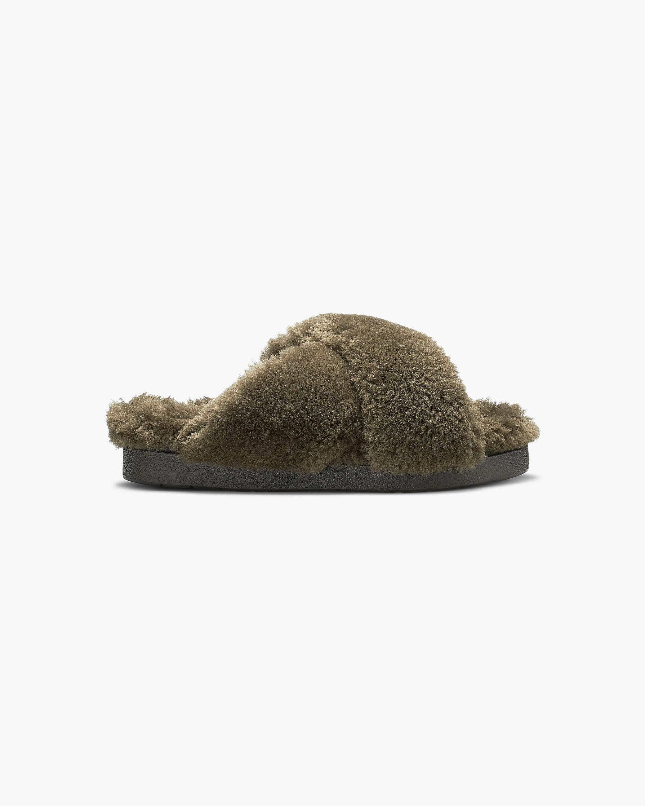 Olive Women's Inuikii Classic Shearling Slipper Slippers | CLTS-03126