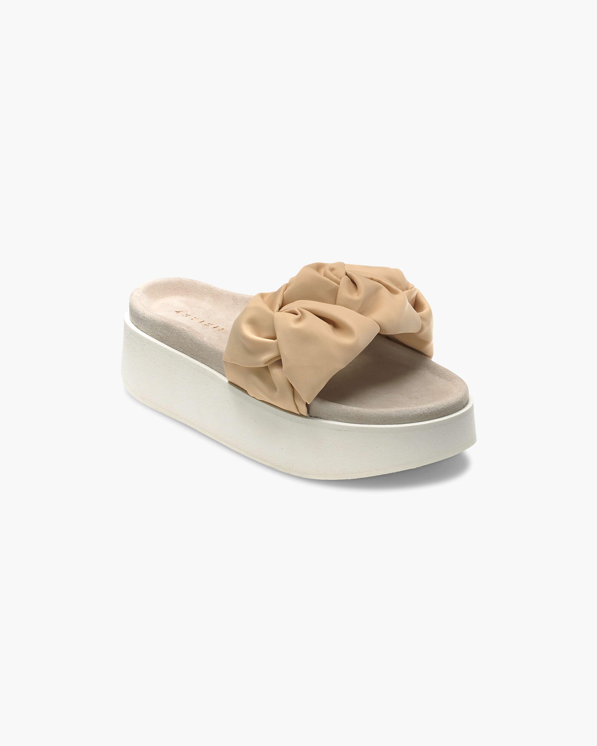 Cream Women's Inuikii Platform Fjord Flower Sandals | OFMY-53197