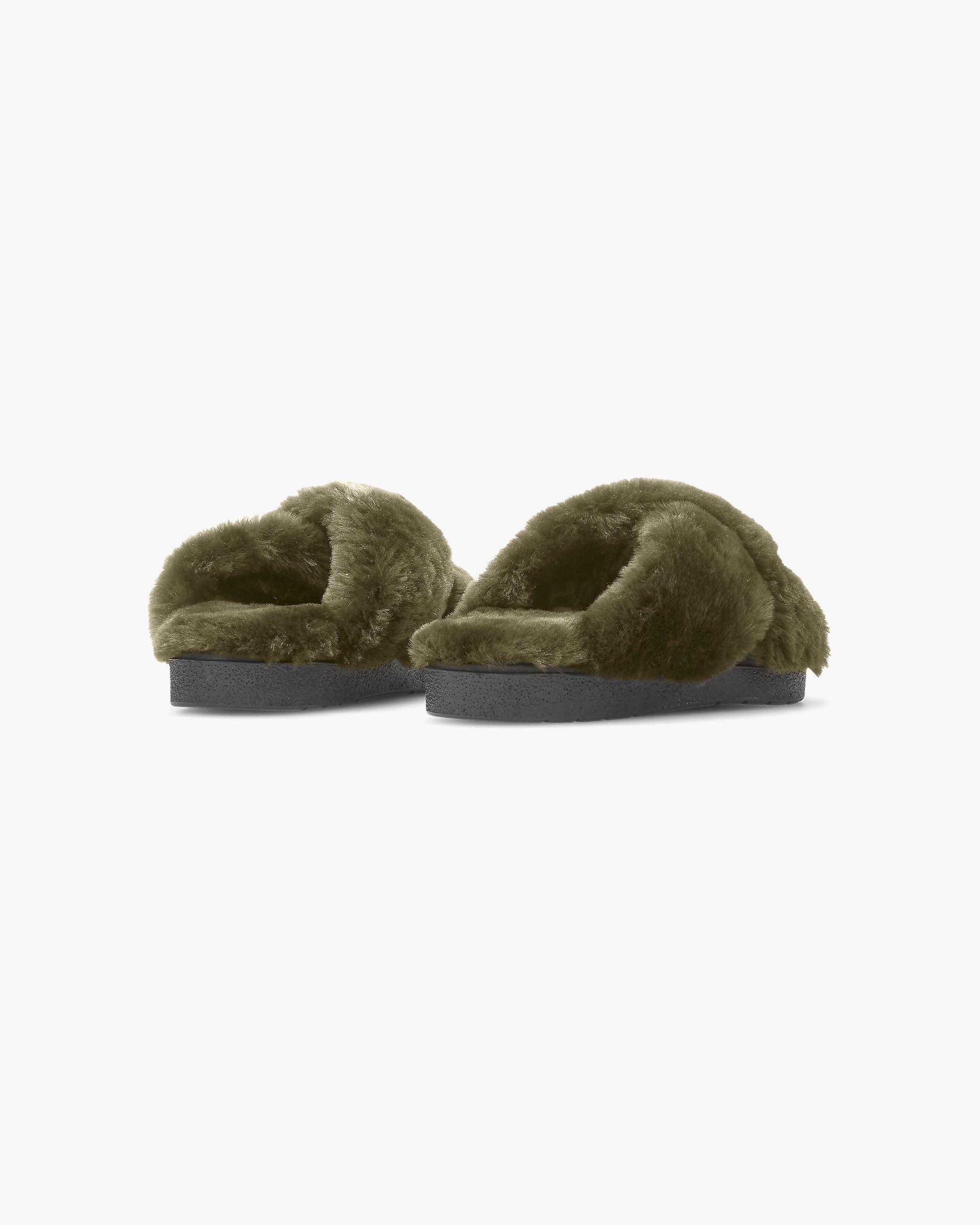 Olive Women's Inuikii Classic Shearling Slipper Slippers | CLTS-03126